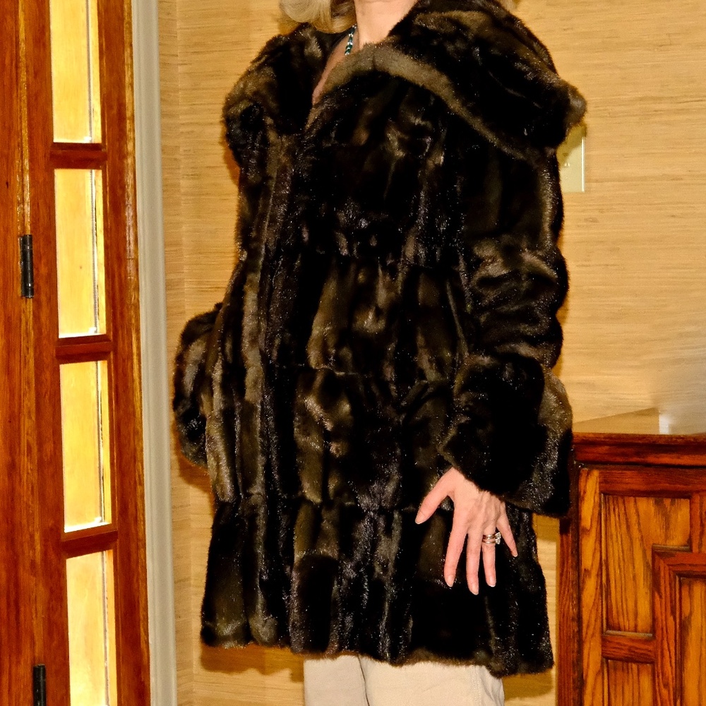 LAUNDRY BY DESIGN~FAUX BROWN SABLE STROLLER COAT - Picture 4 of 7